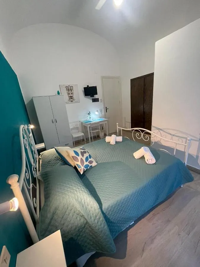 Maqueda Rooms Palermo 0*,  Italy